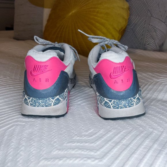 NIKE | Tennis Shoes | Men's Size 8 - Picture 2 of 8